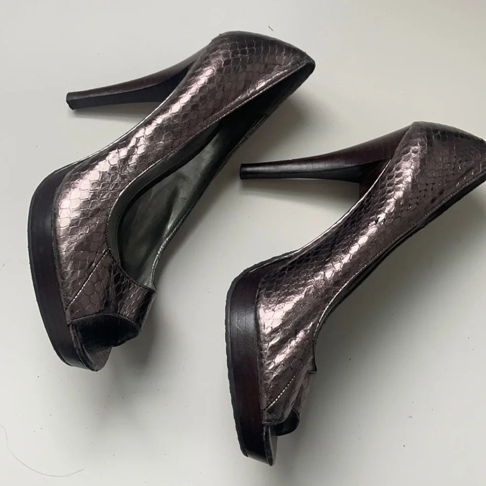 Calvin Klein Dahlia Metallic Peep Toe Heeled Platforms‎ Size 7M